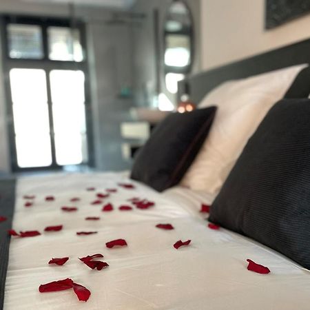 Ennea - Jacuzzi & Luxury Suites (Adults Only) Perpignan Eksteriør billede