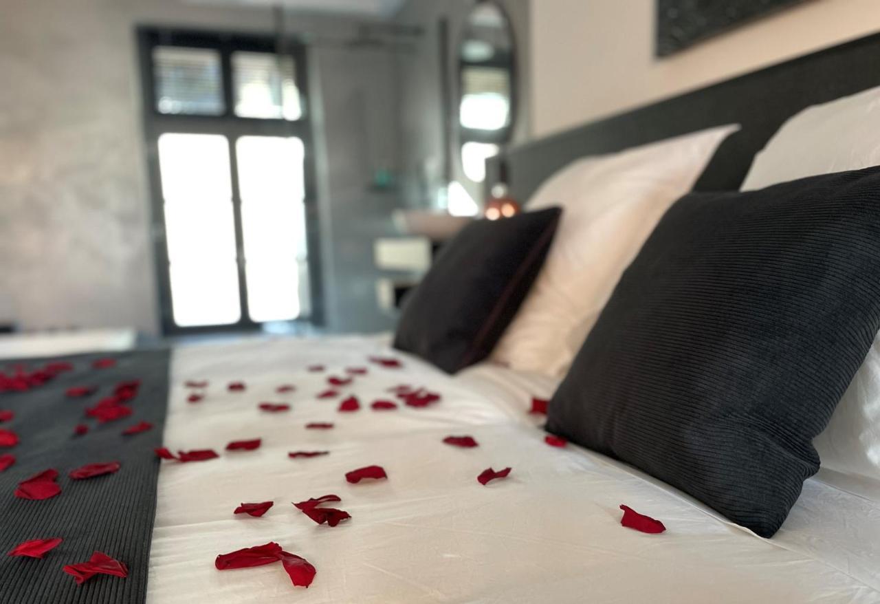 Ennea - Jacuzzi & Luxury Suites (Adults Only) Perpignan Eksteriør billede