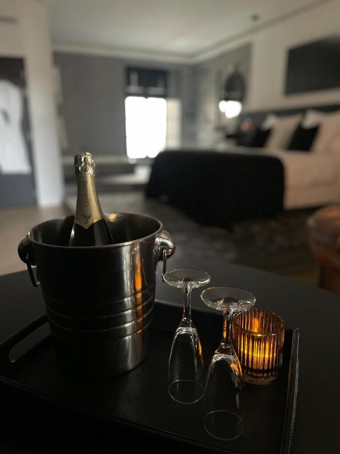 Ennea - Jacuzzi & Luxury Suites (Adults Only) Perpignan Eksteriør billede